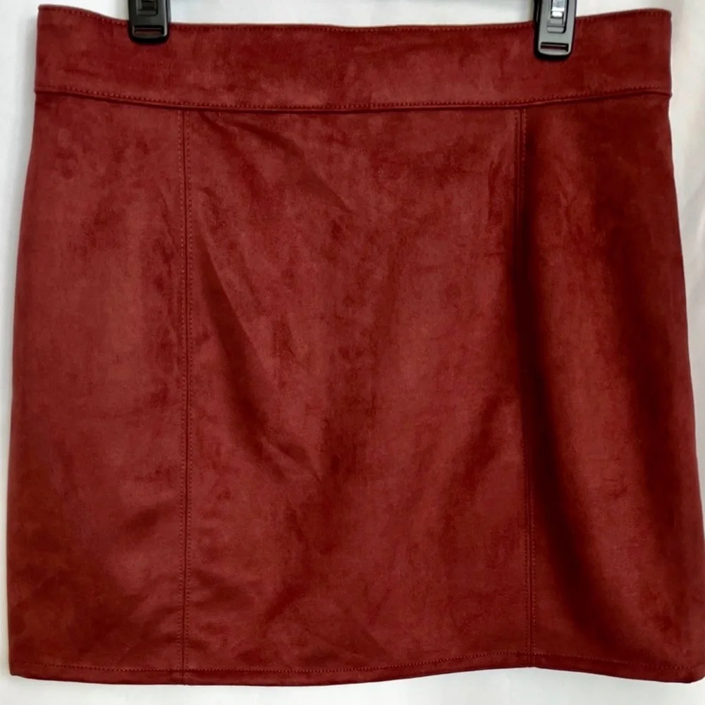 Maurices Faux Suede Button Down High Rise Burgundy Skirt Size 14‎